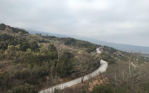 Окрестности городка Рапсани у южного подножия горы Олимп в Греции. Фото февраль 2017 г.